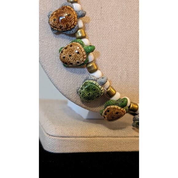 Glass Bead Ceramic Turtle Necklace & 70s Seed Bead Flower Choker - Picture 3 of 14